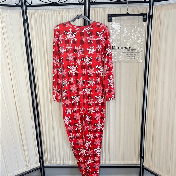 NEW! Red Snowflake Jumpsuit SIZE SMALL - Picture 7 of 9